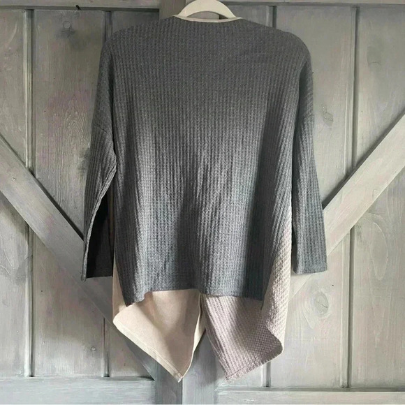 THML- mixed fabric blouse oversized gray waffle‎ knit - Picture 4 of 5